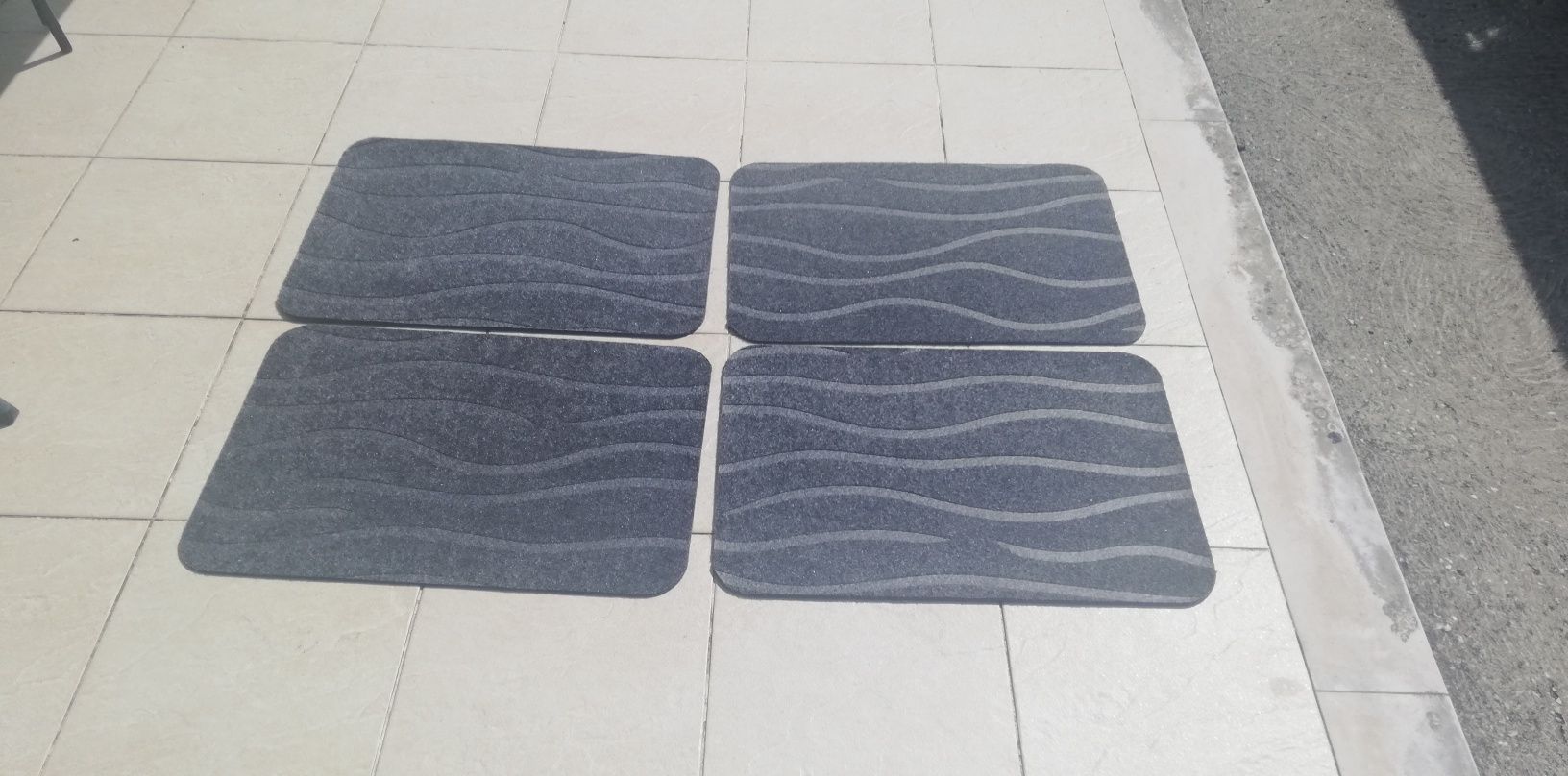 Conjunto de 4 tapetes novos