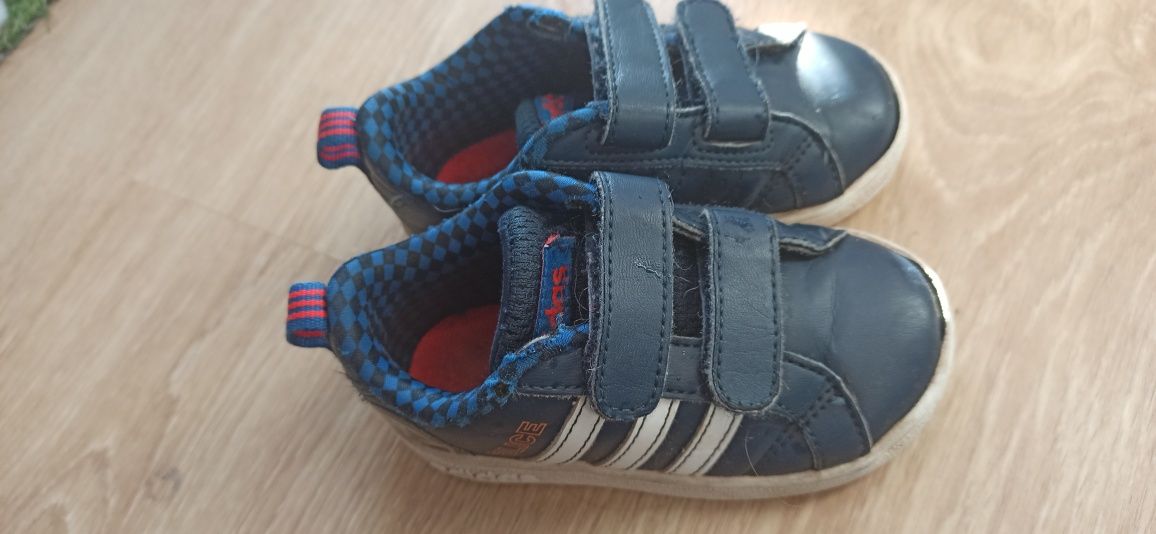 Ténis usados Adidas tamanho 21 menino