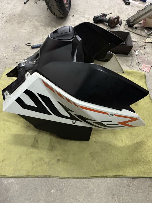 Zbiornik paliwa, bak + owiewki do KTM 690 z 2010