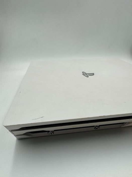 Biala Ps4 Pro 1Tb + 4 Gry + Gwarancja