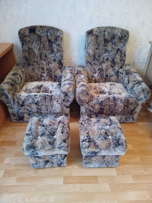 Komplet wypoczynkowy fotel taboret