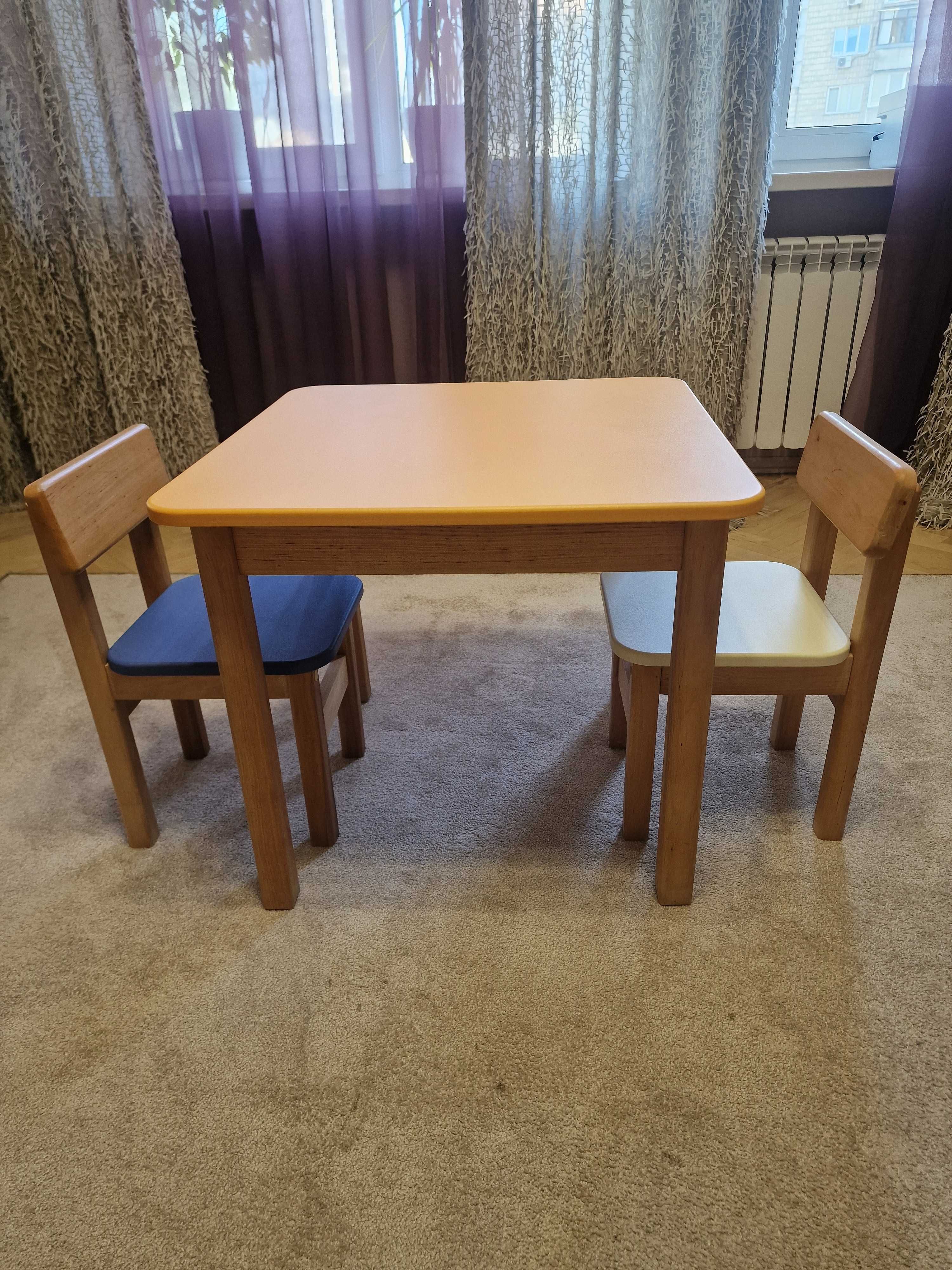 Дерев'яний дитячий столик + два стільці