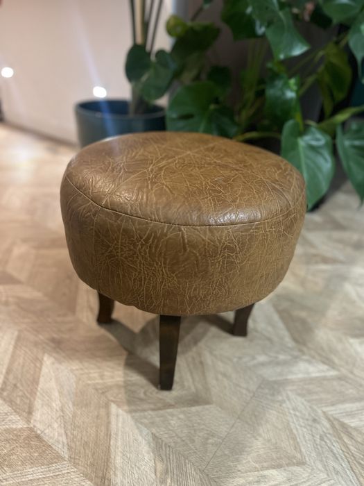 Pufa, stolek ba 4 nozkach