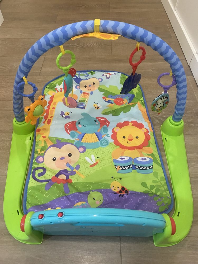 Tapete/ginásio e piano de mãos e pés Fisher Price