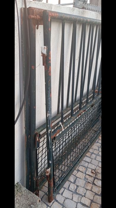 Portão usado pintado