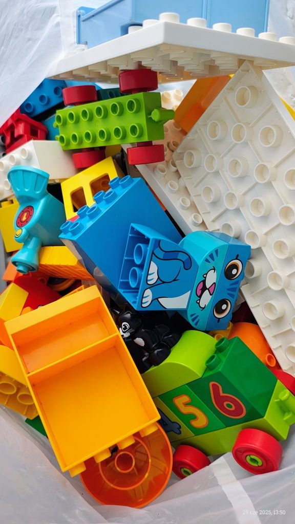 LEGO Duplo Kilka zestawów 2 kg klocków
