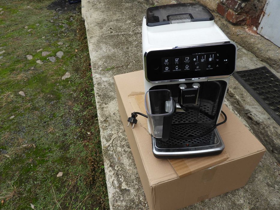 PHILIPS LatteGo 3200 Automatyczny ekspres ciśnieniowy EP3243/50 biały