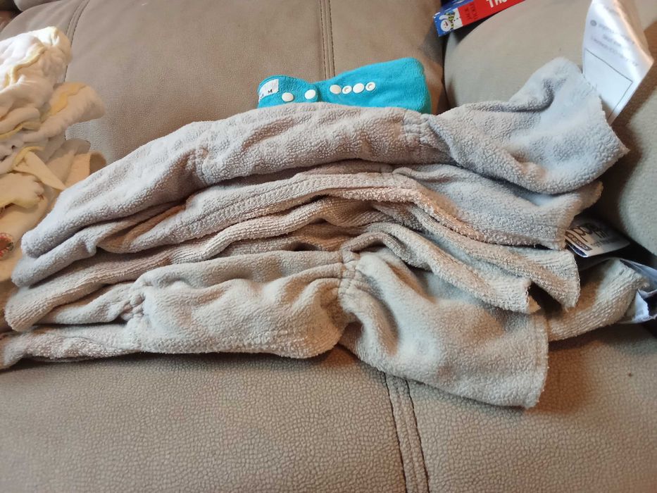 37 Fraldas reutilizáveis+3 fraldas de resguardo, 23 absorventes