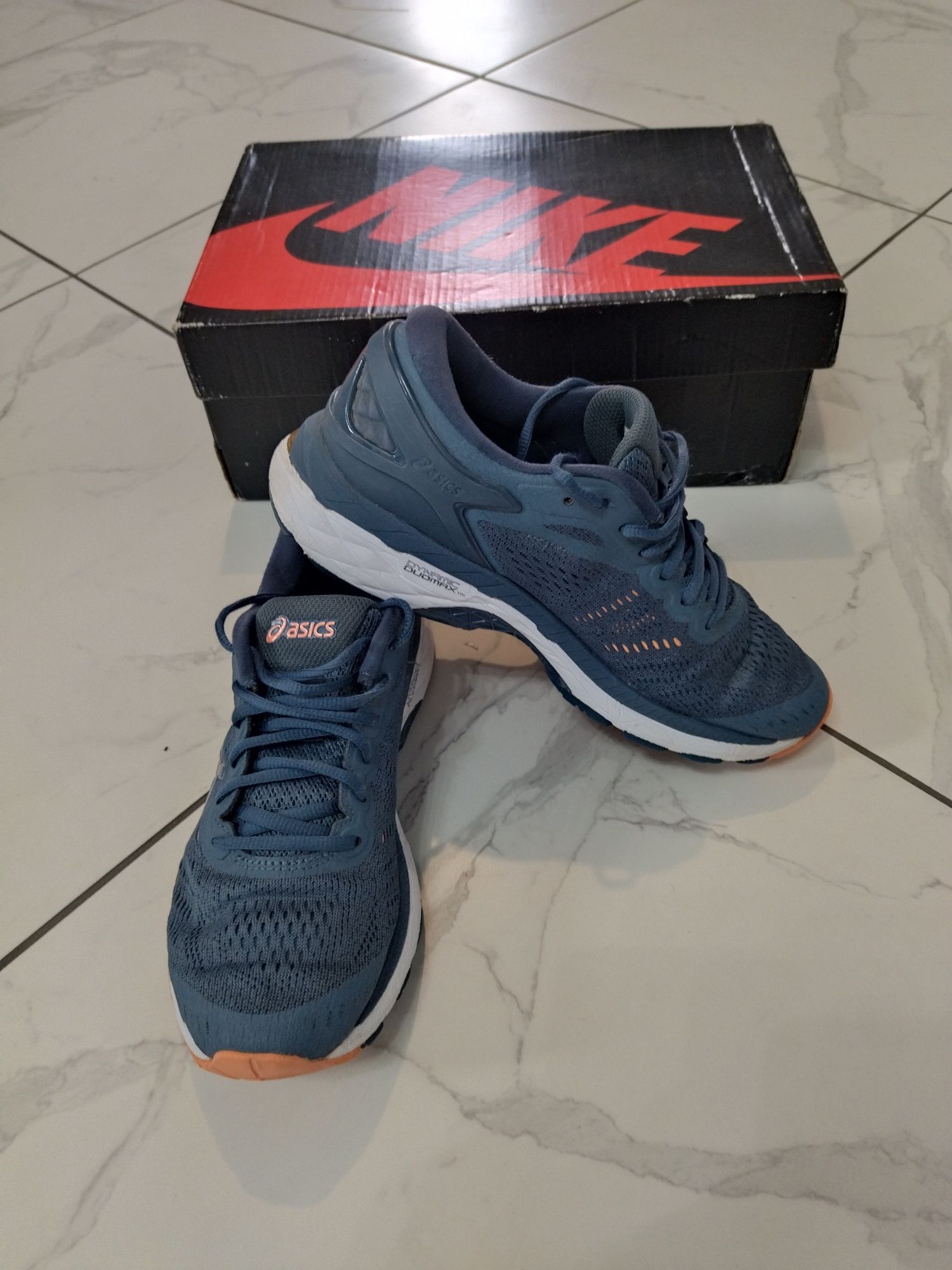 Кросівки для бігу ASICS Gel-Kayano 24