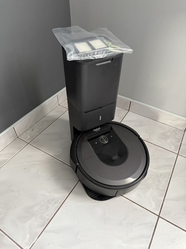 Roomba i7+ stacja dokująca