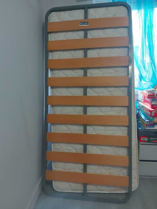 Estrado e colchão infantil