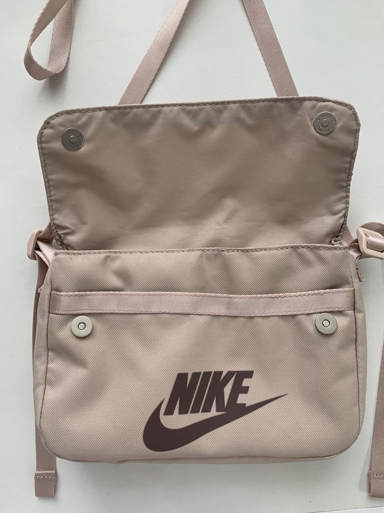 Жіноча сумка Nike