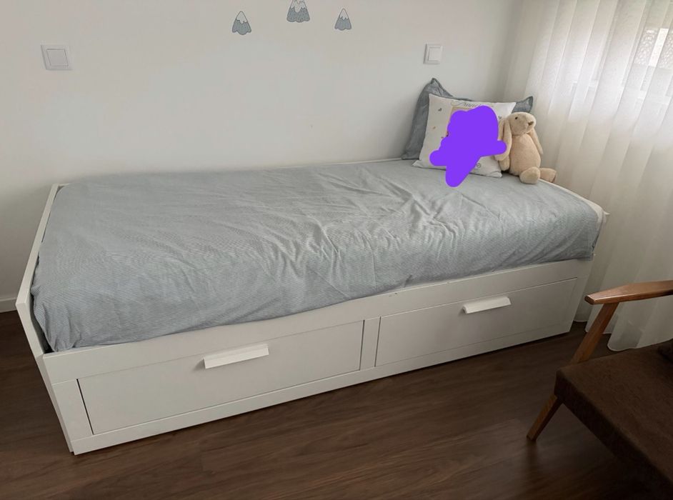 Cama brimnes individual/casal com 2 gavetas e colchões