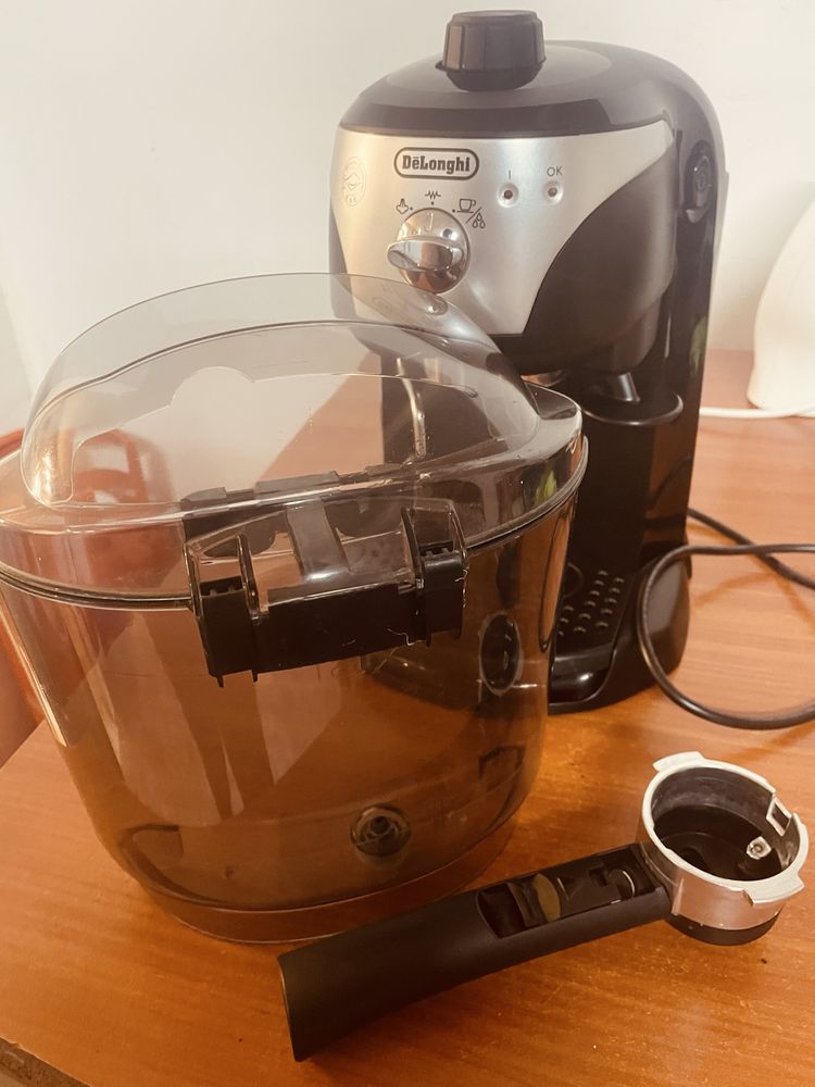 MÁQUINA DE CAFÉ EXPRESSO DELONGHI