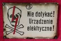 Stare emaliowane tablice. "TRUPIA CZASZKA".