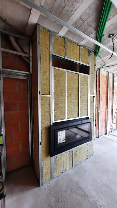 Serviço de azulejo, pladur, barramento e pintura