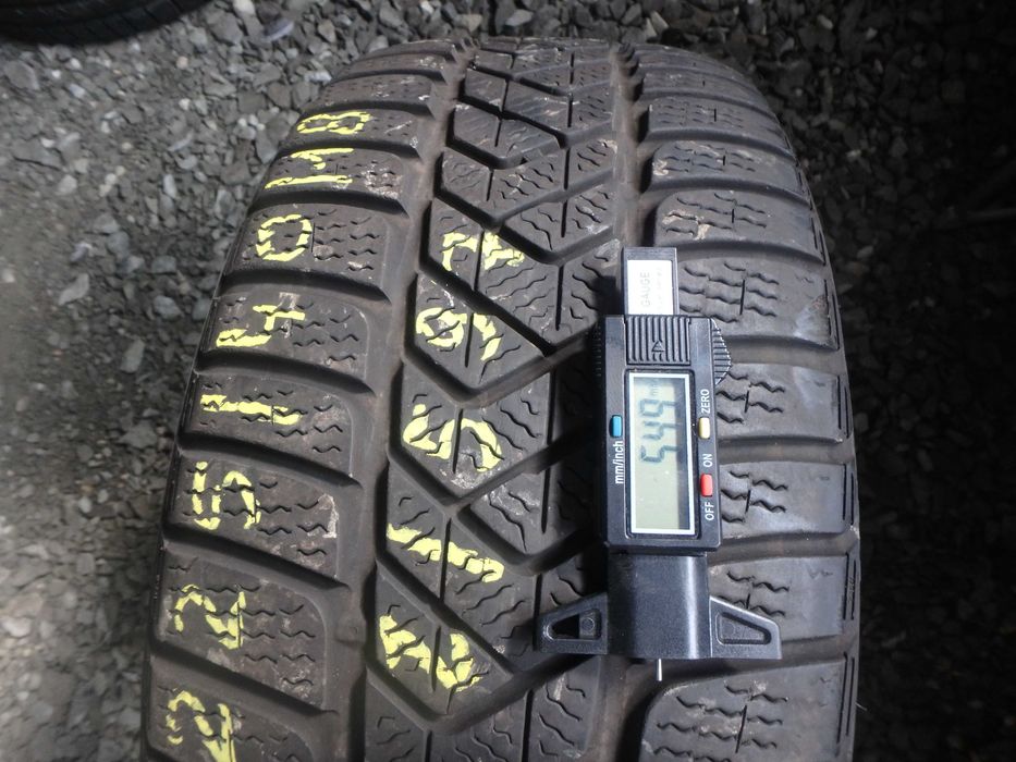 225/40r18 225/40/18 Pirelli Sottozero 3 Winter AO Z/597