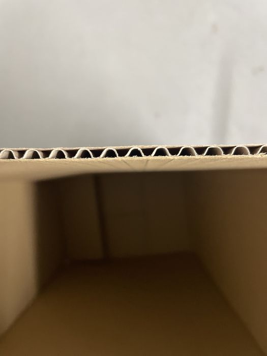 Caixa de Cartão Caixa A: 60,2cm L: 23,7cm C: 36,1cm