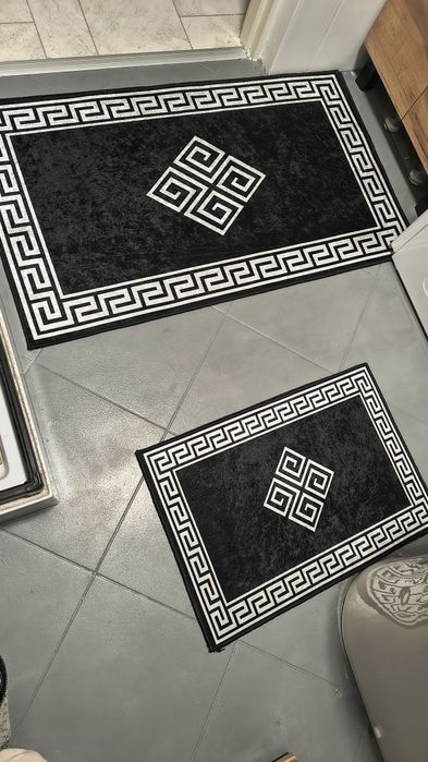 Dywaniki łazienkowe dwa komplety czarno białe