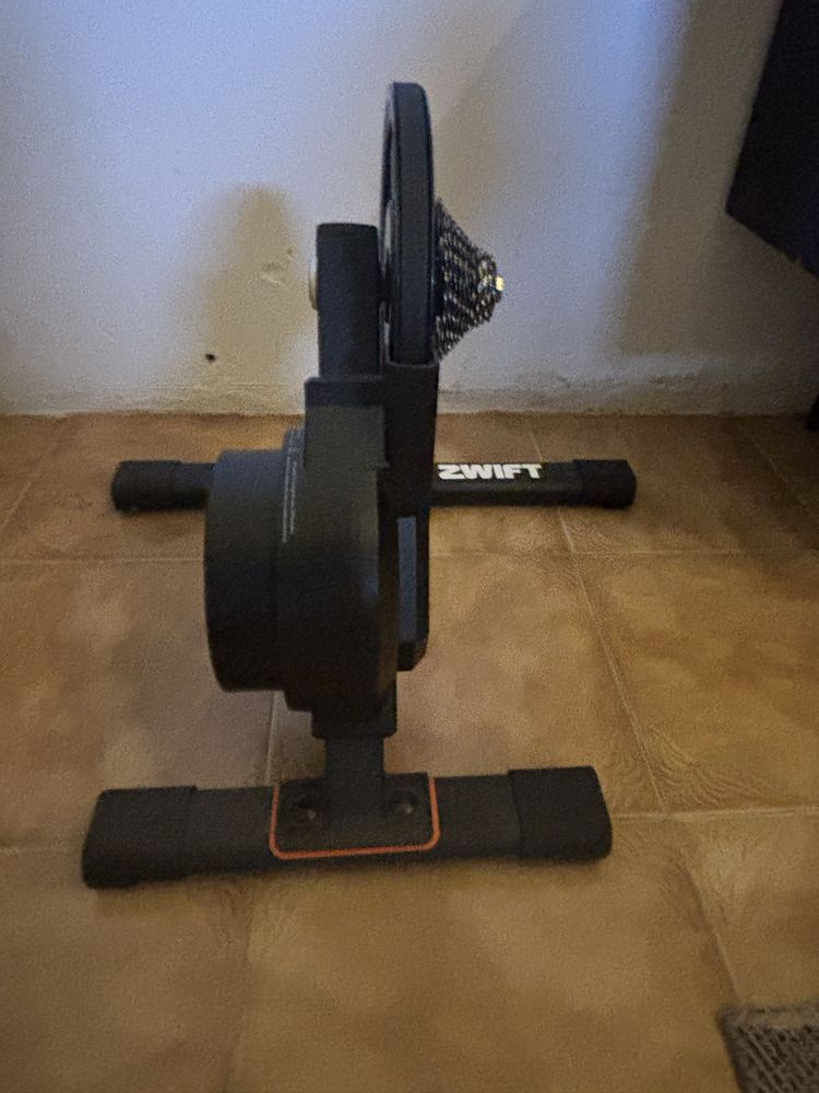 Zwift Hub c/ cassete 11 COMO NOVO