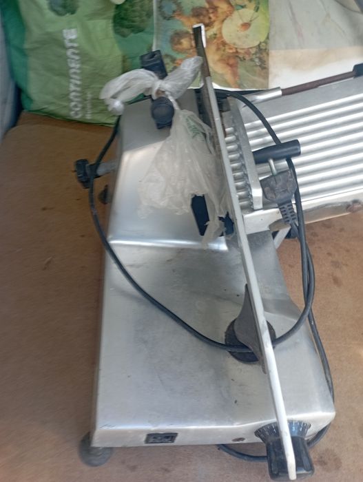 Maquina fiambreira cortar