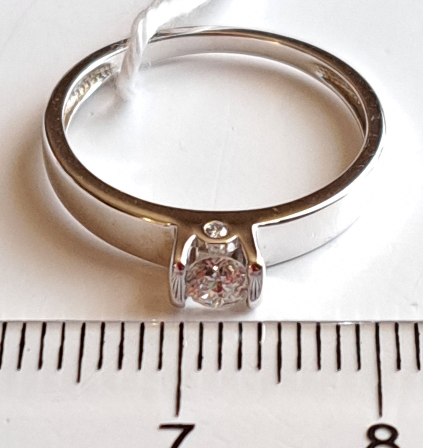 Золотое кольцо с бриллиантами. ct 0,159
