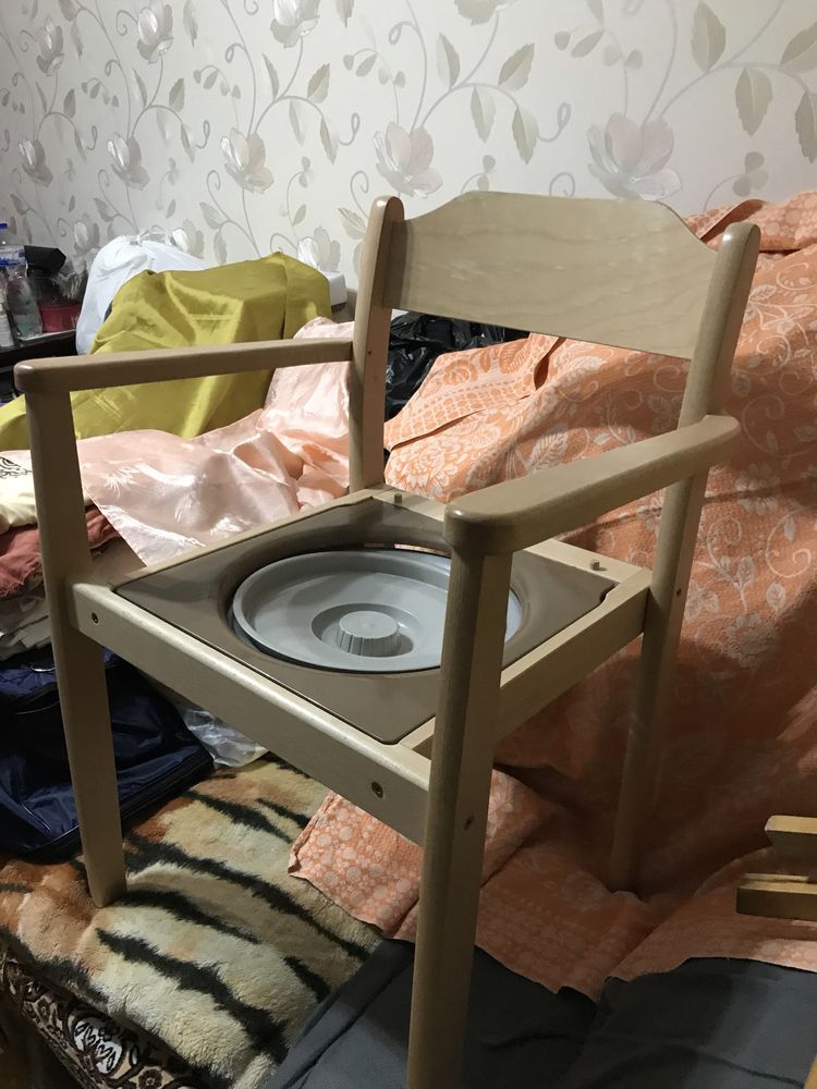 Стілець туалетний