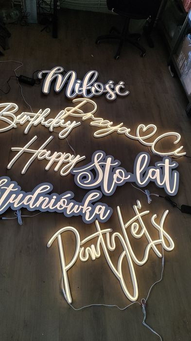 Wynajem napisów led
