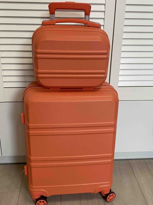 Продам валіцу на колесах