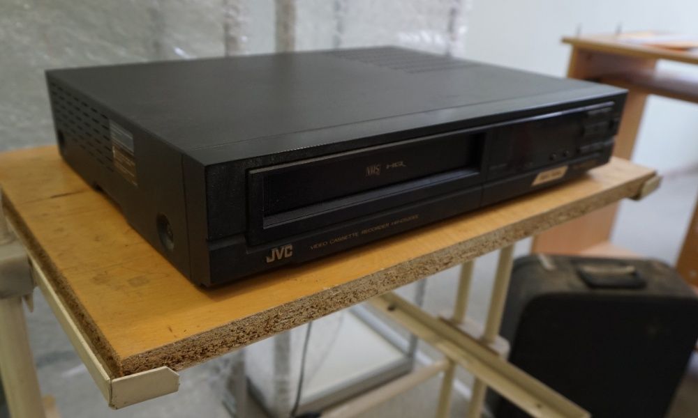 Кассетный видиомагнитофон JVC HR-D520EE, Япония