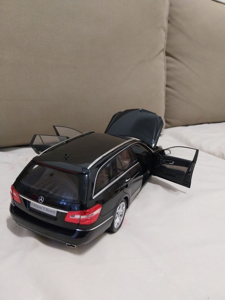 Miniatura Mercedes Benz, escala 1:18