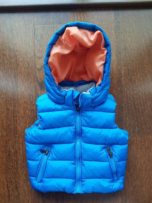 Colete azul com carapuço