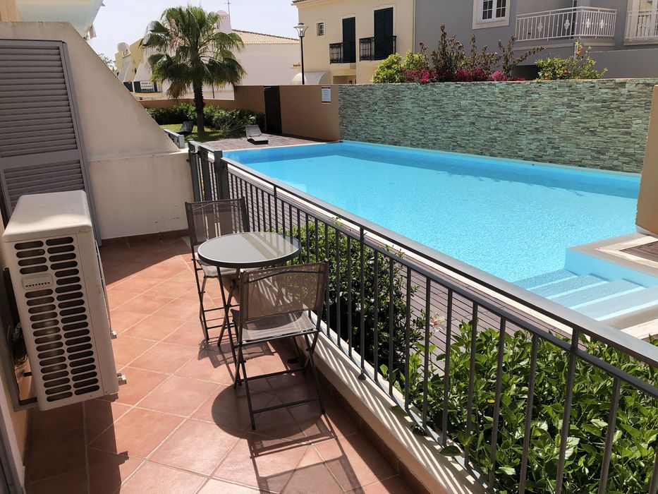 Arrenda-se até 31/7 2026 T2 mobilado em Vilamoura