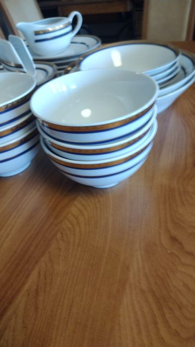 Serwis obiadowy 12 osób z porcelany Włocławek granatowo-złoty