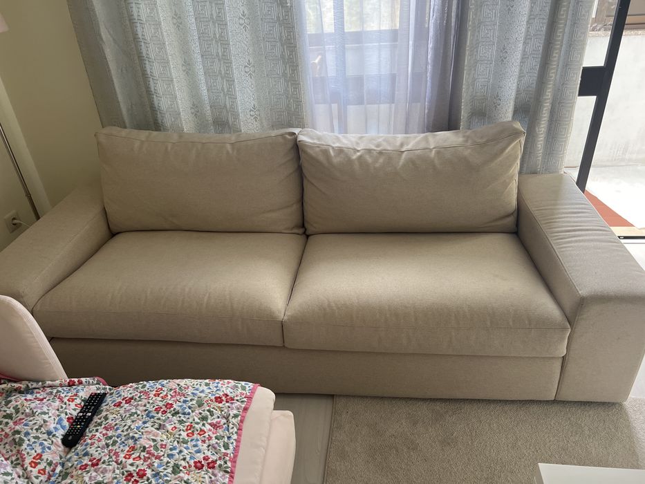 Sofa robusto e confortavel