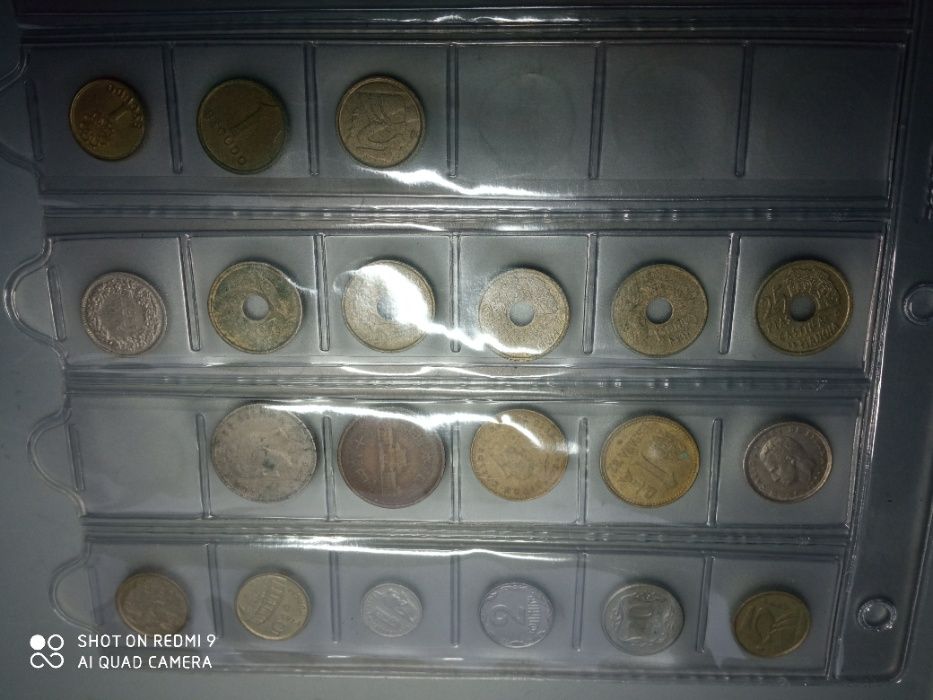 Moedas de 1 escudo + 50 centavos + moedas espanholas e outras