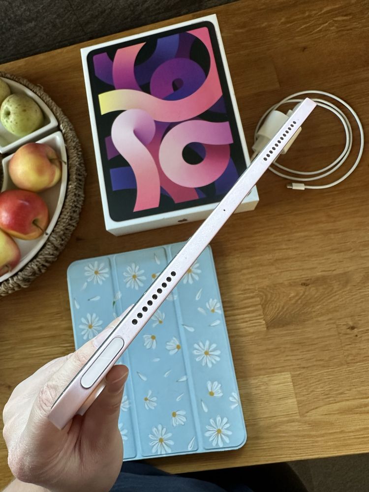 Różowy iPad Air 10.9 64Gb plus dodatki stan idealny