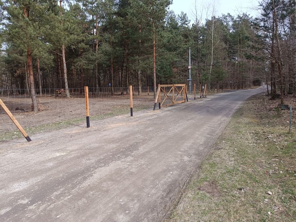 Oogrodzenia tymczasowe  słupek drewniany betonowy