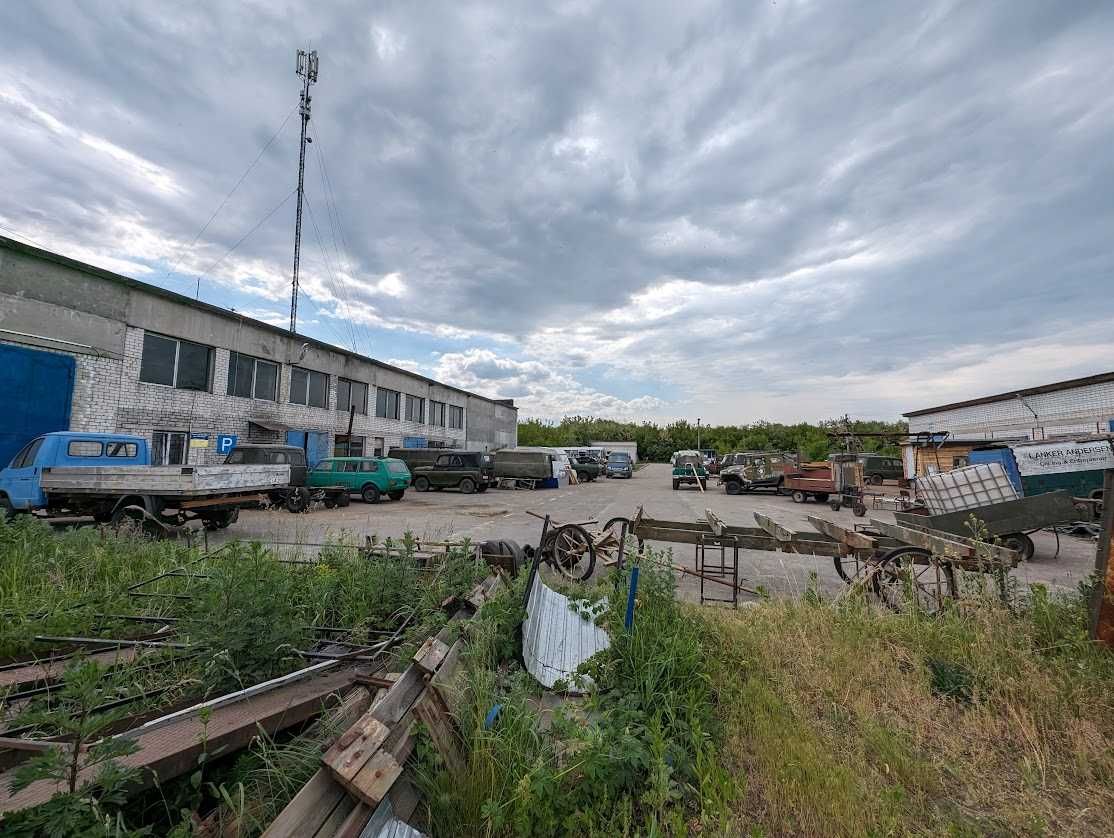Продам виробничу базу 1300 кв.м. на приватизованій ділянці в 0.5 га
