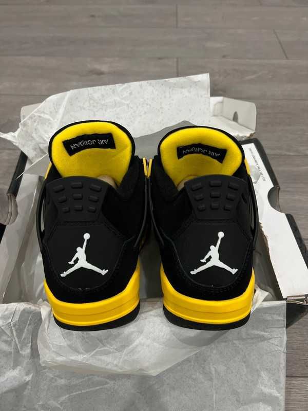 Buty do koszykówki Jordan 4 Air Retro Thunder nowy z metką R.44
