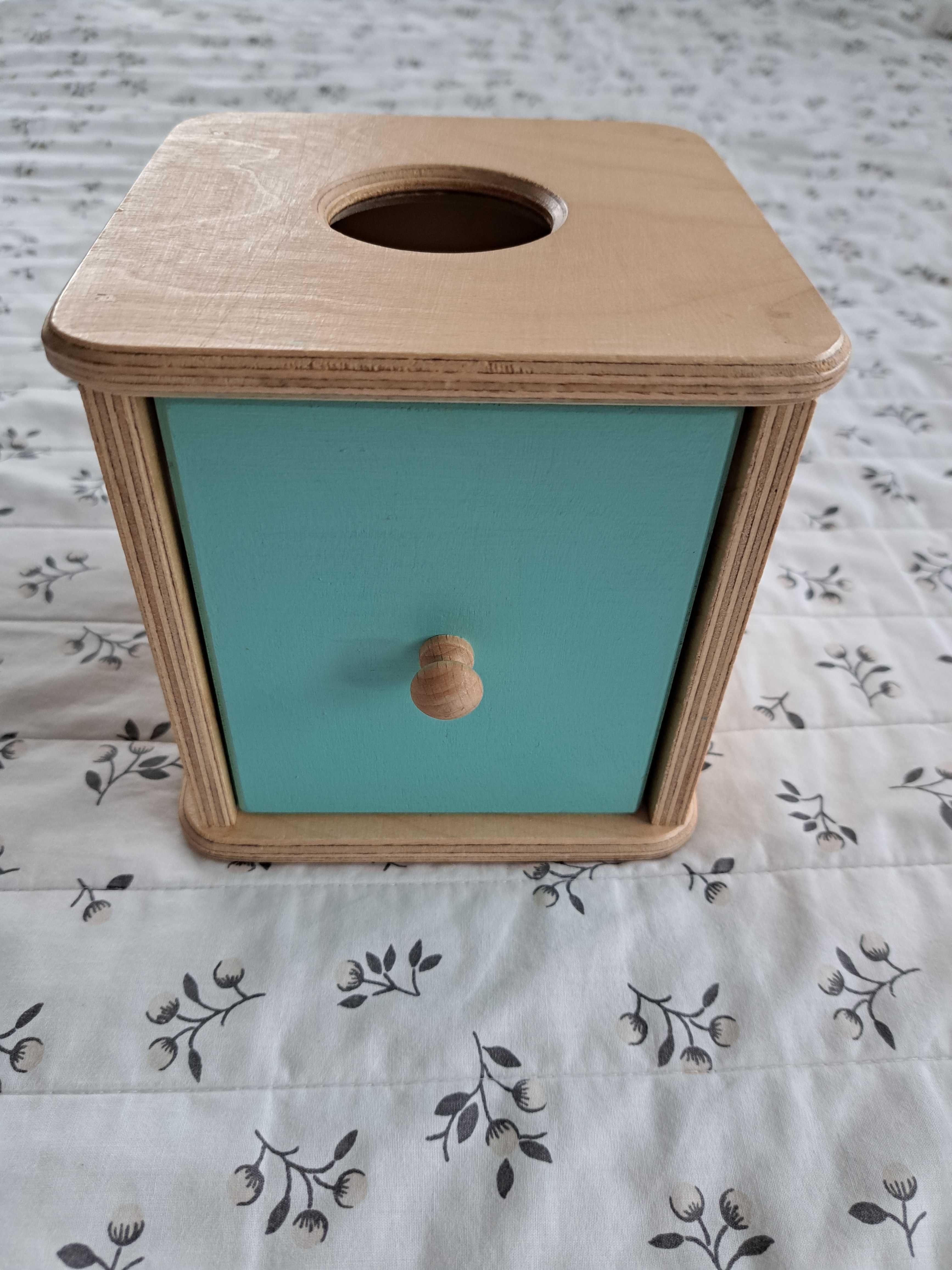 Pudełko z szufladką i kulką - pomoc Montessori