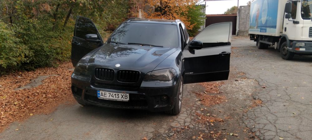 Продам BMW X5 4.4