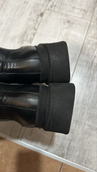 Шкіряні чоботи. утеплені овчиною. розмір 38, на 24 см.