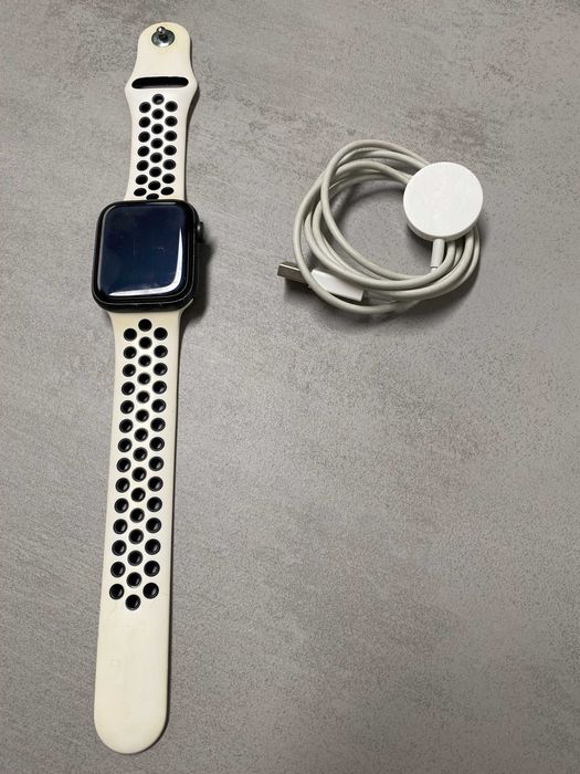 Apple Watch SE 44 mm 32gb + Carregador