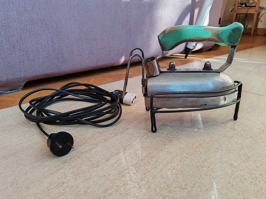 Żelazko z pierwszej poł. XXw.