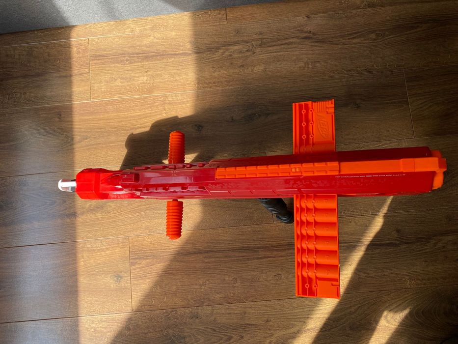 Дуже велий Nerf бластер