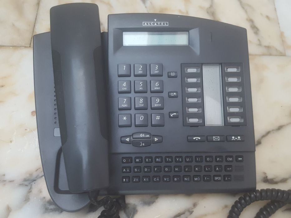 2 telefones  novos Intel para.  ligar  á rede