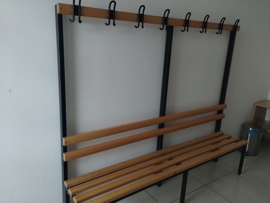 Ławka do szatni z wieszakami