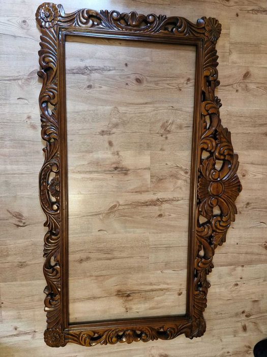 Rama drewniana ręcznie rzeźbiona – unikat!