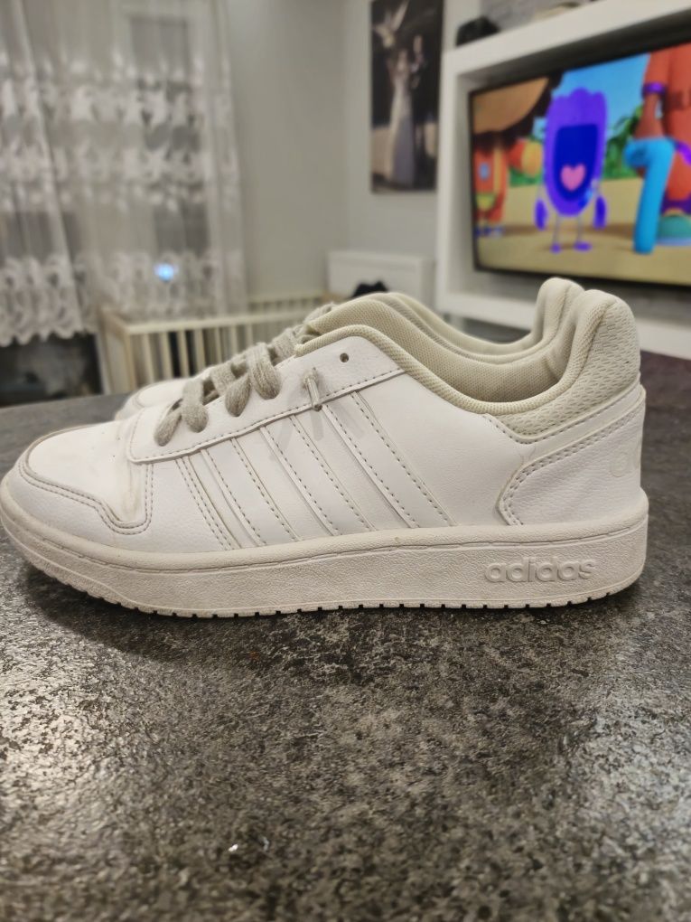 Białe sneakersy adidas 37,5 rozmiar